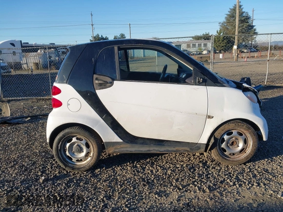 2013 Smart fortwo Pure z VIN WMEEJ3BA5DK703700, wystawiony jako IAAI lot #41431239 z przebiegiem 84 733 mil mil oraz . Historia ofert i sprzedaży dostępna na DreamBid. Obrazek 13.