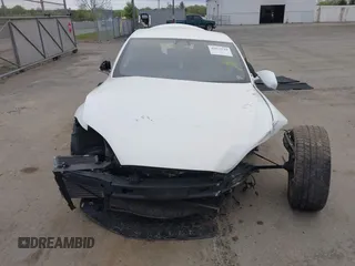2017 Tesla Model S 100D z VIN 5YJSA1E24HF195488, wystawiony jako IAAI lot #42073744 z przebiegiem 108 577 mil mil oraz . Historia ofert i sprzedaży dostępna na DreamBid. Obrazek 13.