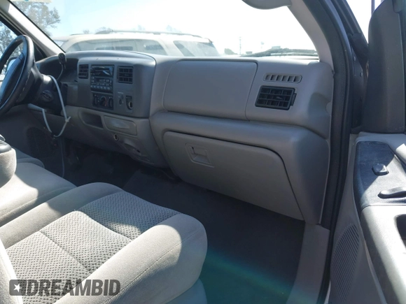 2001 Ford Super Duty F-250 XL with VIN 1FTNX20S11EA60775, listed as a IAAI auction lot 41631692 with 151,485 mi miles. Bid and sale history available at carsss.com. Image 5.