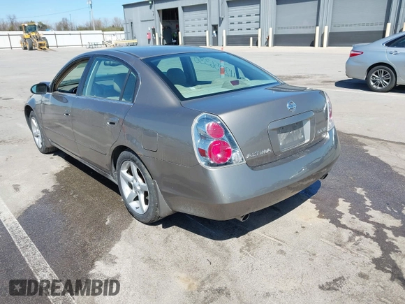 2005 Nissan Altima SE z VIN 1N4BL11D65C148642, wystawiony jako IAAI lot #42056330 z przebiegiem 81 328 mil mil oraz . Historia ofert i sprzedaży dostępna na DreamBid. Obrazek 3.