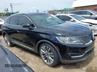 2017 Lincoln MKX Reserve z VIN 2LMPJ6LP6HBL47575, wystawiony jako IAAI lot #42147354 z przebiegiem 99 571 mil mil oraz . Historia ofert i sprzedaży dostępna na DreamBid. Obrazek 13.