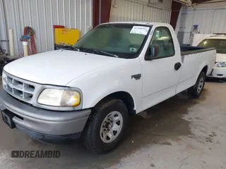 1998 Ford F-250 z VIN 1FTPF27M7WKC04485, wystawiony jako IAAI lot #42590365 z przebiegiem 80 780 mil mil oraz . Historia ofert i sprzedaży dostępna na DreamBid. Obrazek 2.