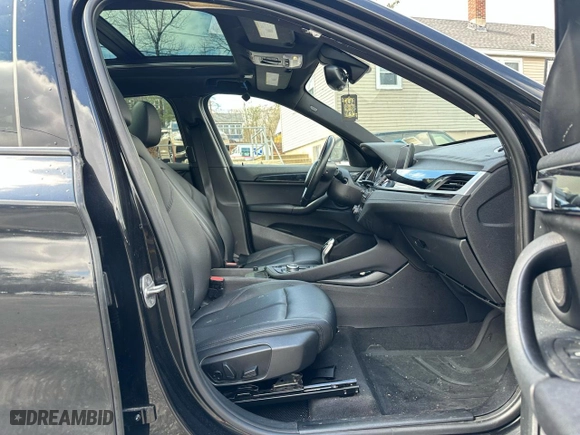 2021 BMW X1 xDrive28i with VIN WBXJG9C07M5T90381, listed as a Copart auction lot 52593635 with 40,611 mi miles and Clean Title. Bid and sale history available at carsss.com. Image 7.