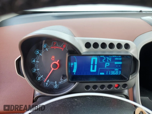 2015 Chevrolet Sonic LTZ z VIN 1G1JE5SB5F4106391, wystawiony jako Copart lot #41699175 z przebiegiem 113 683 mil mil oraz Szkoda całkowita • Salvage title. Historia ofert i sprzedaży dostępna na DreamBid. Obrazek 9.