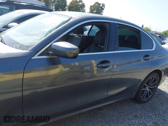 2019 BMW 3 Series 330i z VIN WBA5R1C5XKFH20799, wystawiony jako IAAI lot #42207910 z przebiegiem 59 202 mil mil oraz . Historia ofert i sprzedaży dostępna na DreamBid. Obrazek 14.