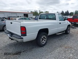 1998 Dodge 2500 z VIN 3B7KC26Z1WM267154, wystawiony jako IAAI lot #42206886 z przebiegiem 120 336 mil mil oraz . Historia ofert i sprzedaży dostępna na DreamBid. Obrazek 4.