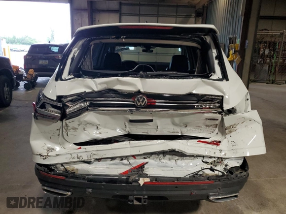 2024 Volkswagen Atlas SE with VIN 1V2KR2CA6RC563921, listed as a Copart auction lot 61643005 with 38,257 mi miles and Non repairable. Bid and sale history available at DreamBid. Image 6.