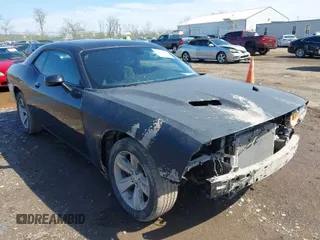 2018 Dodge Challenger SXT z VIN 2C3CDZAG2JH121941, wystawiony jako IAAI lot #41986801 z przebiegiem 93 658 mil mil oraz . Historia ofert i sprzedaży dostępna na DreamBid. Obrazek 1.