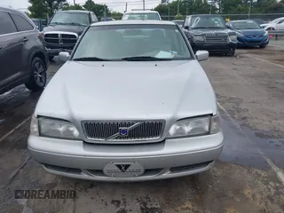 2000 Volvo S70 z VIN YV1LS56D6Y2639248, wystawiony jako IAAI lot #42367034 z przebiegiem 112 571 mil mil oraz . Historia ofert i sprzedaży dostępna na DreamBid. Obrazek 6.