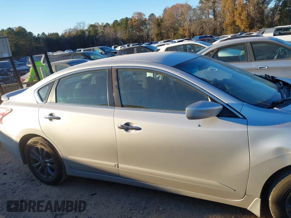 2015 Nissan Altima 2.5 SV with VIN 1N4AL3AP2FC591938, listed as a IAAI auction lot 41023604 with 132,988 mi miles. Bid and sale history available at carsss.com. Image 12.
