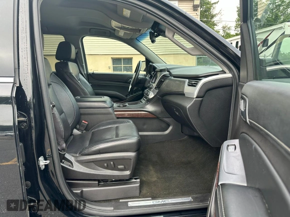 2016 GMC Yukon XL SLT with VIN 1GKS2GKC2GR180580, listed as a Copart auction lot 66899234 with 243,232 mi miles and Clean Title. Bid and sale history available at carsss.com. Image 6.