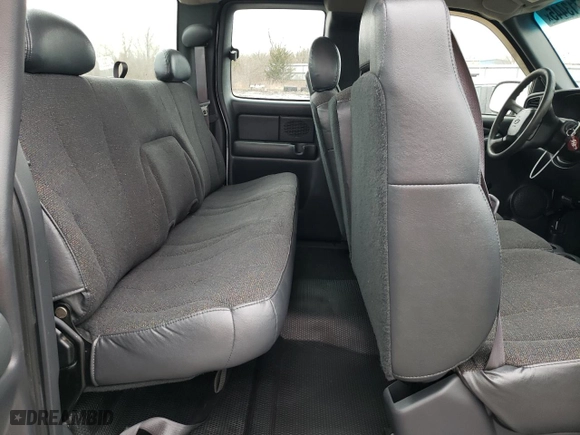 2001 Chevrolet Silverado 1500 LS with VIN 2GCEC19V311333526, listed as a Copart auction lot 46713445 with 157,873 mi miles and Clean Title. Bid and sale history available at carsss.com. Image 10.