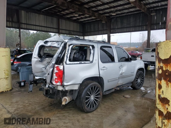 2014 GMC Yukon SLT with VIN 1GKS1CE0XER231558, listed as a Copart auction lot 89347705 with 207,511 mi miles and Salvage Title. Bid and sale history available at carsss.com. Image 3.