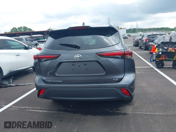 2024 Toyota Highlander LE z VIN 5TDKDRAH3RS543441, wystawiony jako IAAI lot #42429440 z przebiegiem 9 086 mil mil oraz . Historia ofert i sprzedaży dostępna na DreamBid. Obrazek 16.