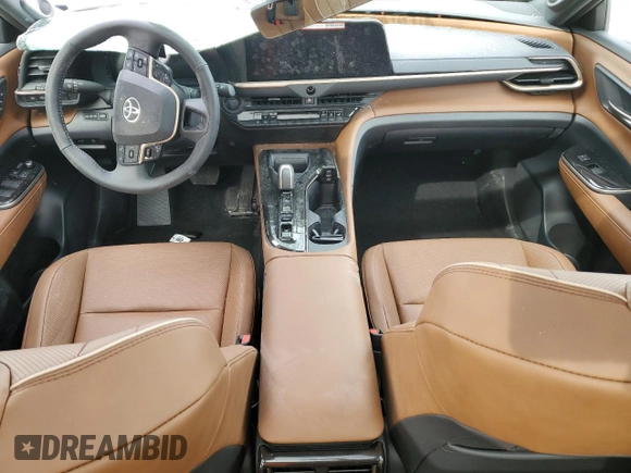 2025 Toyota Crown XLE z VIN JTDACAAJ6S3011708, wystawiony jako Copart lot #51640215 z przebiegiem Nie podano mil oraz Czysty tytuł • Clean title. Historia ofert i sprzedaży dostępna na DreamBid. Obrazek 8.