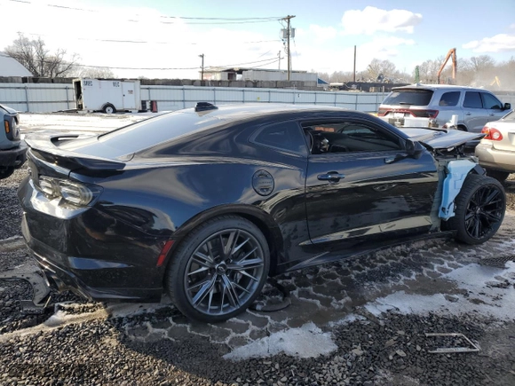 2022 Chevrolet Camaro ZL1 with VIN 1G1FK1R67N0105667, listed as a Copart auction lot 44004045 with 0 mi miles and Salvage Title. Bid and sale history available at carsss.com. Image 3.