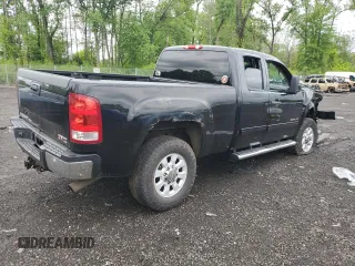 2012 GMC Sierra 2500HD SLE z VIN 1GT220CG3CZ241577, wystawiony jako Copart lot #58050175 z przebiegiem 166 821 mil mil oraz Szkoda całkowita • Salvage title. Historia ofert i sprzedaży dostępna na DreamBid. Obrazek 3.