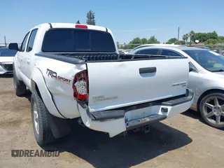 2014 Toyota Tacoma PreRunner z VIN 3TMJU4GN1EM159700, wystawiony jako IAAI lot #42460264 z przebiegiem 93 891 mil mil oraz . Historia ofert i sprzedaży dostępna na DreamBid. Obrazek 3.