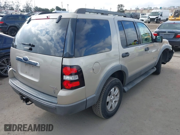 2006 Ford Explorer XLT with VIN 1FMEU73896ZA03371, listed as a IAAI auction lot 42100572 with 174,804 mi miles. Bid and sale history available at carsss.com. Image 4.