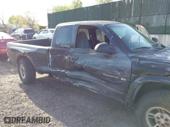 1999 Dodge Dakota SLT with VIN 1B7GG22X8XS115282, listed as a IAAI auction lot 42136576 with 220,465 mi miles and . Bid and sale history available at carsss.com. Image 6.