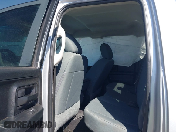 2016 Ram 1500 Express z VIN 1C6RR6FT3GS333204, wystawiony jako IAAI lot #41992873 z przebiegiem 111 383 mil mil oraz . Historia ofert i sprzedaży dostępna na DreamBid. Obrazek 8.