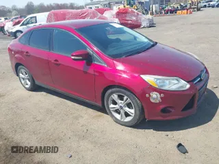 2013 Ford Focus SE with VIN 1FADP3F2XDL371376, listed as a IAAI auction lot 42074806 with 152,836 mi miles. Bid and sale history available at carsss.com. Image 1.