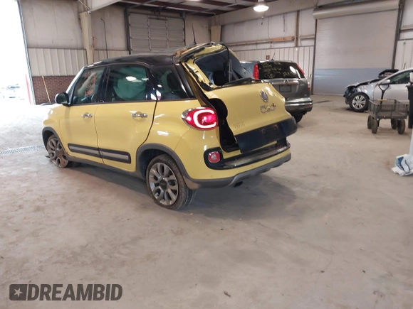 2015 FIAT 500L Urbana Trekking z VIN ZFBCFADH1FZ031430, wystawiony jako IAAI lot #41759452 z przebiegiem 129 095 mil mil oraz . Historia ofert i sprzedaży dostępna na DreamBid. Obrazek 3.