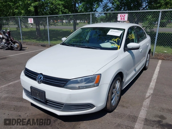 2014 Volkswagen Jetta SE с VIN 3VWD17AJ9EM420615, выставлен на аукционе IAAI как лот 42521817 с пробегом 95 433 миль миль и . История ставок и продаж доступна на DreamBid. Изображение 2.
