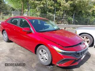 2025 Hyundai Elantra SE z VIN KMHLL4DG8SU938824, wystawiony jako IAAI lot #42022984 z przebiegiem 1234 mil mil oraz . Historia ofert i sprzedaży dostępna na DreamBid. Obrazek 1.
