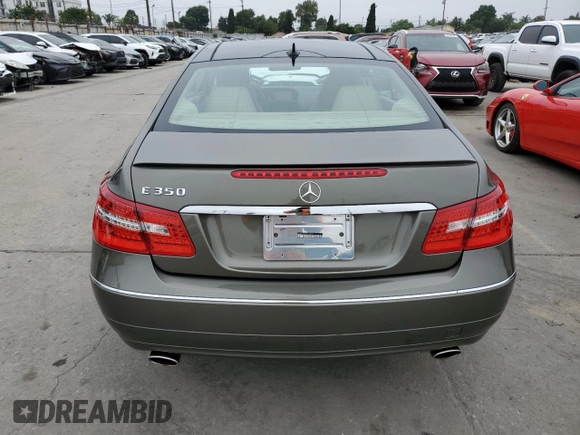 2013 Mercedes-Benz E 350 z VIN WDDKJ5KB5DF197712, wystawiony jako Copart lot #60521005 z przebiegiem 42 109 mil mil oraz Szkoda całkowita • Salvage title. Historia ofert i sprzedaży dostępna na DreamBid. Obrazek 6.