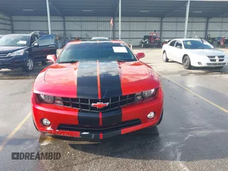 2011 Chevrolet Camaro 1LT z VIN 2G1FB1ED7B9154549, wystawiony jako IAAI lot #42707231 z przebiegiem 235 103 mil mil oraz . Historia ofert i sprzedaży dostępna na DreamBid. Obrazek 12.