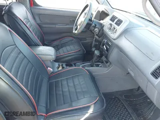 2001 Nissan Xterra XE with VIN 5N1ED28Y51C578073, listed as a IAAI auction lot 42111332 with 176,970 mi miles. Bid and sale history available at carsss.com. Image 5.
