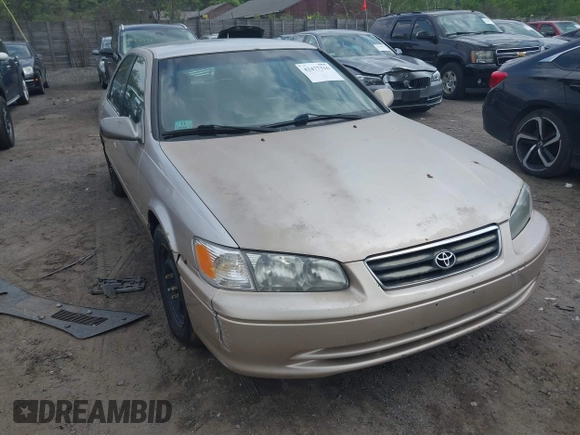 2000 Toyota Camry LE z VIN 4T1BF22K5YU938013, wystawiony jako IAAI lot #42477316 z przebiegiem 239 736 mil mil oraz . Historia ofert i sprzedaży dostępna na DreamBid. Obrazek 1.