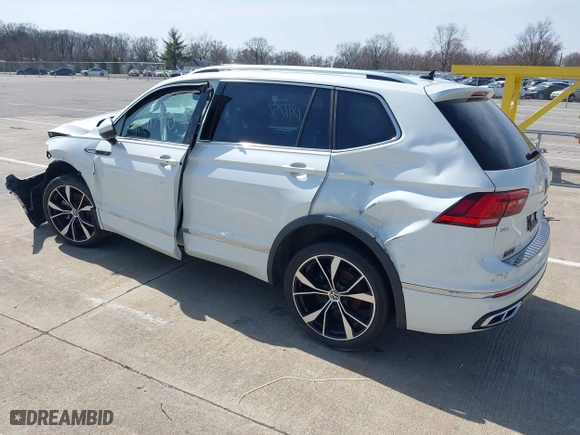 2022 Volkswagen Tiguan SEL R-Line with VIN 3VV4B7AX5NM109074, listed as a IAAI auction lot 41811750 with 29,069 mi miles. Bid and sale history available at carsss.com. Image 3.