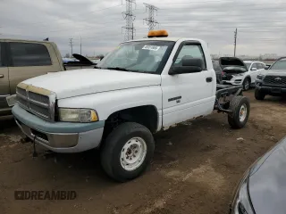 1998 Dodge 2500 z VIN 3B7KF26Z4WM267219, wystawiony jako Copart lot #49351865 z przebiegiem 171 515 mil mil oraz Czysty tytuł • Clean title. Historia ofert i sprzedaży dostępna na DreamBid. Obrazek 1.