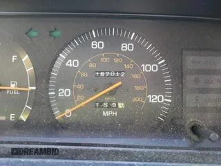 1988 Toyota Camry z VIN JT2SV21E1J3181554, wystawiony jako IAAI lot #42158520 z przebiegiem 167 012 mil mil oraz . Historia ofert i sprzedaży dostępna na DreamBid. Obrazek 7.