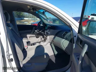 2013 Toyota Highlander with VIN 5TDZK3EH6DS101676, listed as a IAAI auction lot 41212515 with 139,755 mi miles. Bid and sale history available at carsss.com. Image 5.