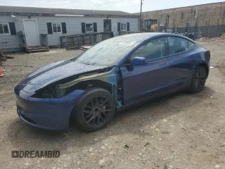 2024 Tesla Model 3 z VIN 5YJ3E1EA9RF748279, wystawiony jako Copart lot #52965065 z przebiegiem 6926 mil mil oraz Szkody całkowita. Historia ofert i sprzedaży dostępna na DreamBid. Obrazek 1.
