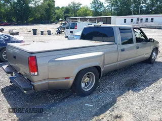 1999 GMC Sierra 3500 z VIN 1GTHC33J7XF036114, wystawiony jako IAAI lot #39848962 z przebiegiem Nie podano mil oraz . Historia ofert i sprzedaży dostępna na DreamBid. Obrazek 4.