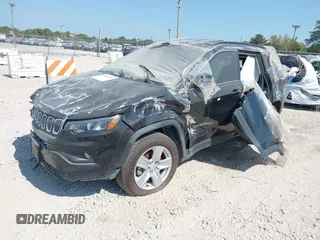 2022 Jeep Compass Latitude with VIN 3C4NJCBB7NT229059, listed as a IAAI auction lot 40291334 with 5,693 mi miles and . Bid and sale history available at carsss.com. Image 2.