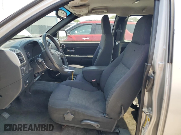 2008 GMC Canyon z VIN 1GTDT199388165327, wystawiony jako Copart lot #56152655 z przebiegiem 138 282 mil mil oraz Czysty tytuł • Clean title. Historia ofert i sprzedaży dostępna na DreamBid. Obrazek 7.
