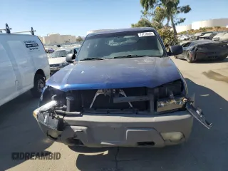 2002 Chevrolet Avalanche with VIN 3GNEK13T62G111797, listed as a Copart auction lot 74718404 with 313,990 mi miles and Salvage Title. Bid and sale history available at carsss.com. Image 5.