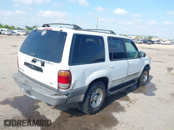 2000 Ford Explorer XLT z VIN 1FMZU63E7YZA06774, wystawiony jako IAAI lot #42240135 z przebiegiem 329 219 mil mil oraz . Historia ofert i sprzedaży dostępna na DreamBid. Obrazek 4.