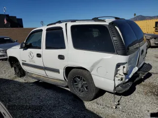 2003 Chevrolet Tahoe LS with VIN 1GNEK13V73J261578, listed as a Copart auction lot 37053774 with 208,162 mi miles and Salvage Title. Bid and sale history available at carsss.com. Image 2.