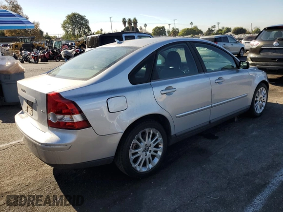 2005 Volvo S40 with VIN YV1MS390452080747, listed as a Copart auction lot 85923554 with 98,185 mi miles and Salvage Title. Bid and sale history available at carsss.com. Image 3.