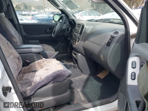 2004 Ford Escape XLT with VIN 1FMYU03134KA80217, listed as a IAAI auction lot 41672764 with 184,601 mi miles. Bid and sale history available at carsss.com. Image 5.