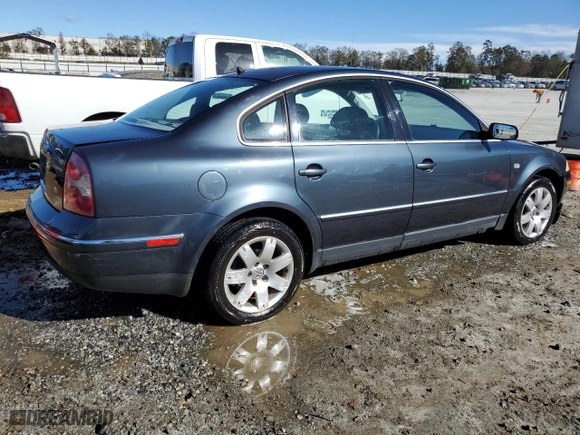 2002 Volkswagen Passat GLX with VIN WVWTH63B22P440401, listed as a Copart auction lot 80511804 with 142,772 mi miles and Salvage Title. Bid and sale history available at carsss.com. Image 3.