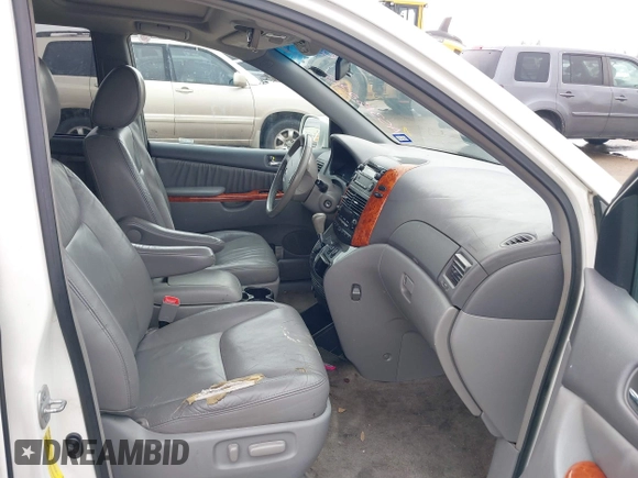 2010 Toyota Sienna XLE with VIN 5TDYK4CCXAS315235, listed as a IAAI auction lot 41451211 with 190,189 mi miles and . Bid and sale history available at carsss.com. Image 5.