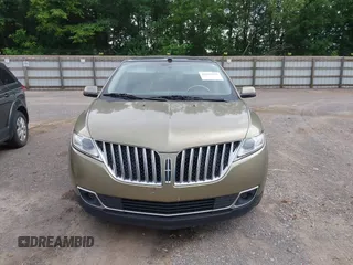 2013 Lincoln MKX z VIN 2LMDJ8JK4DBL23128, wystawiony jako IAAI lot #42315115 z przebiegiem 224 351 mil mil oraz . Historia ofert i sprzedaży dostępna na DreamBid. Obrazek 12.