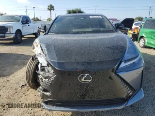 2024 Lexus RZ 300e Premium с VIN JTJABABB2RA003229, выставлен на аукционе Copart как лот 55311235 с пробегом 2 759 миль миль и Списание • Salvage title. История ставок и продаж доступна на DreamBid. Изображение 5.